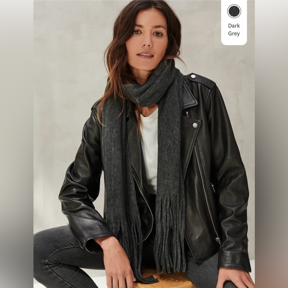 {BNWT} Lucky Brand Charcoal Grey Scarf with Fringe.